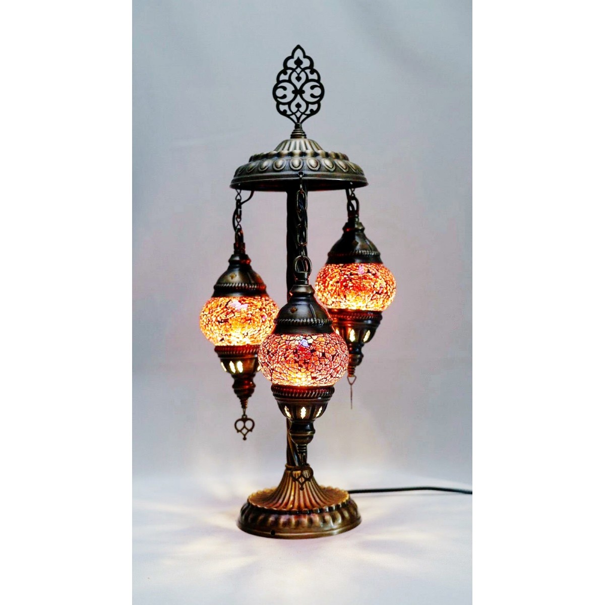 Mosaic table lamp with 3 red glass globe